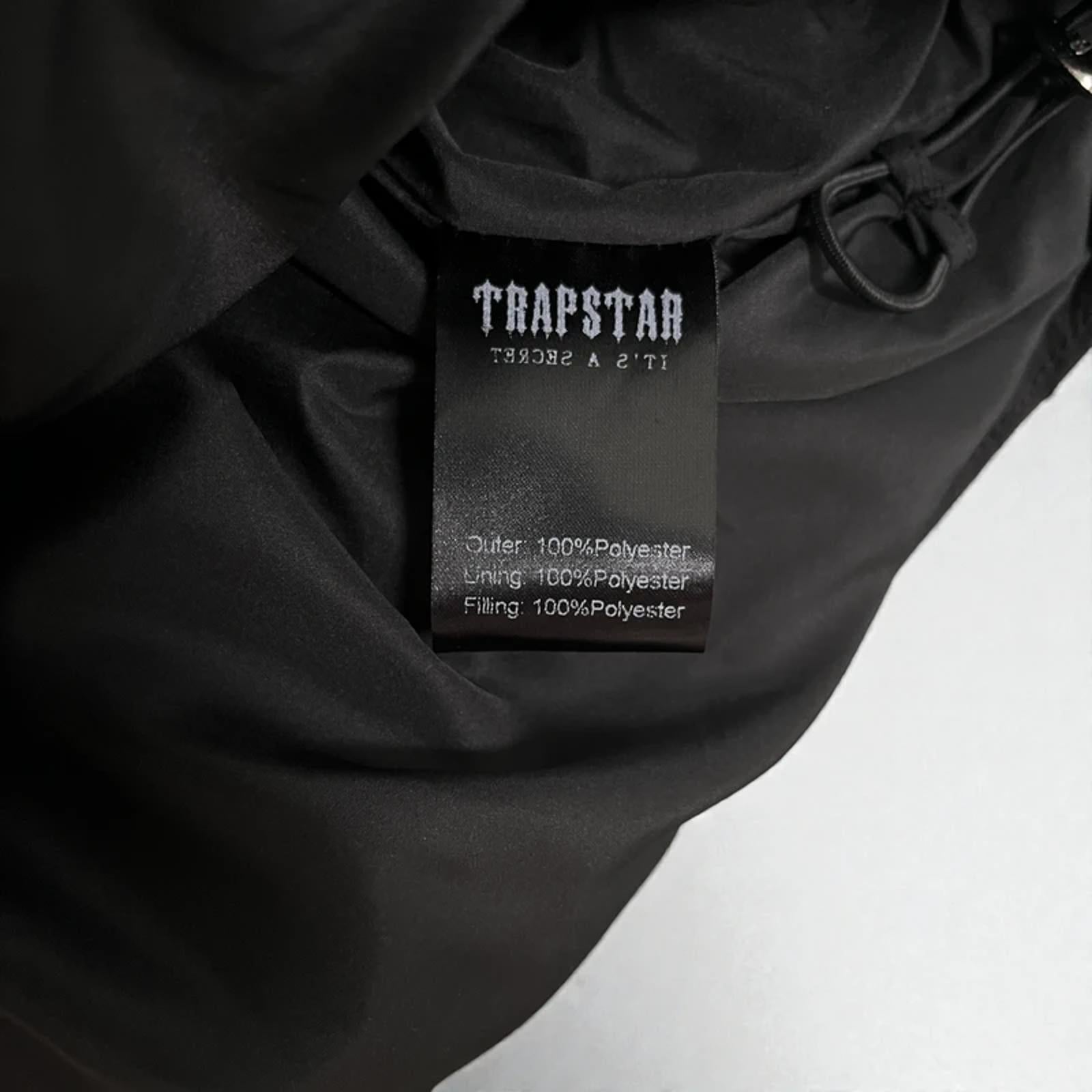 Trapstar Men's Irongate Detachable Hooded Puffer Jacket Black/Red